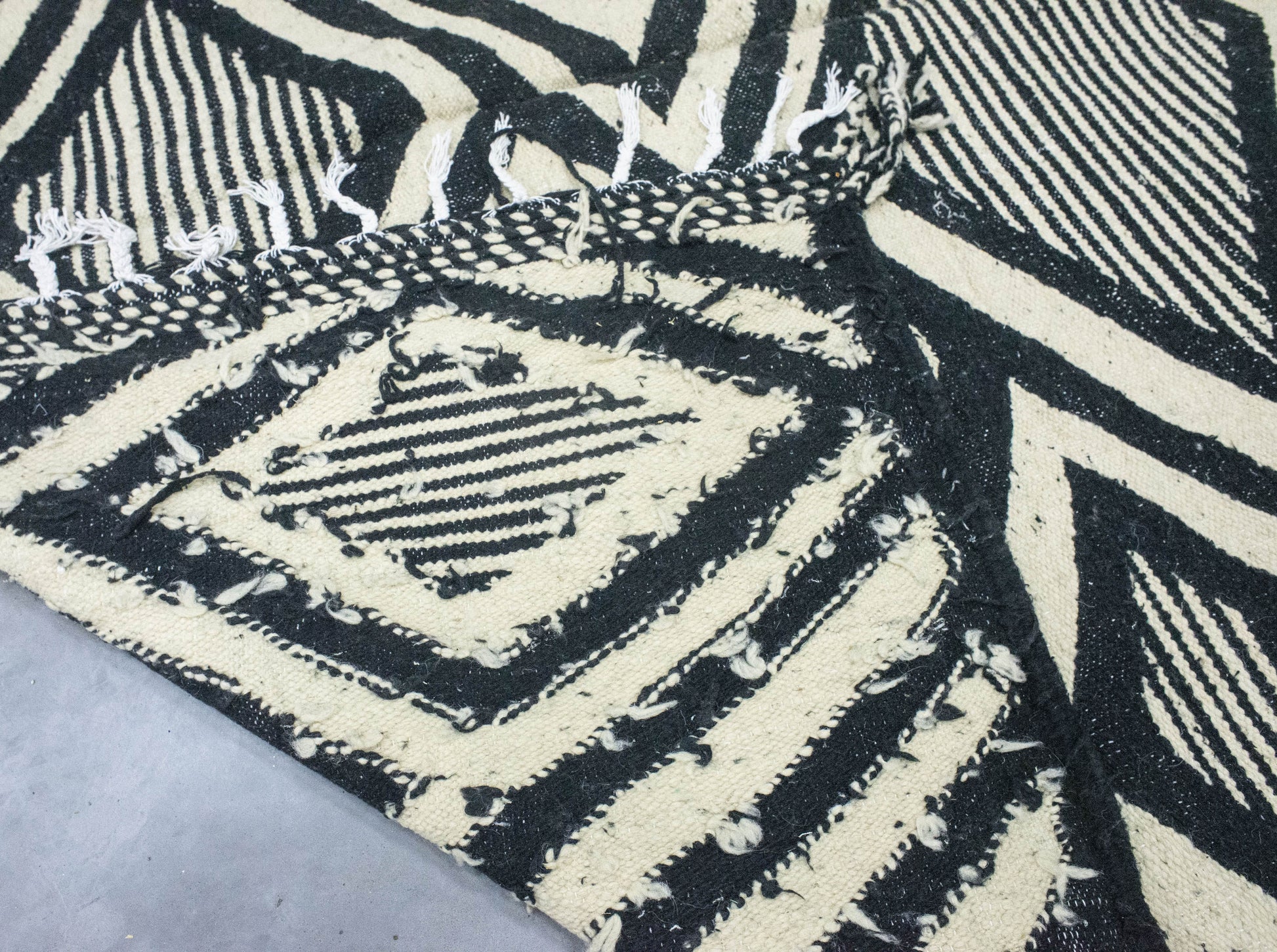 Moroccan Rug 7x11 | Handmade white black rug | Costume Wool Rug | Flat woven kilim Rug