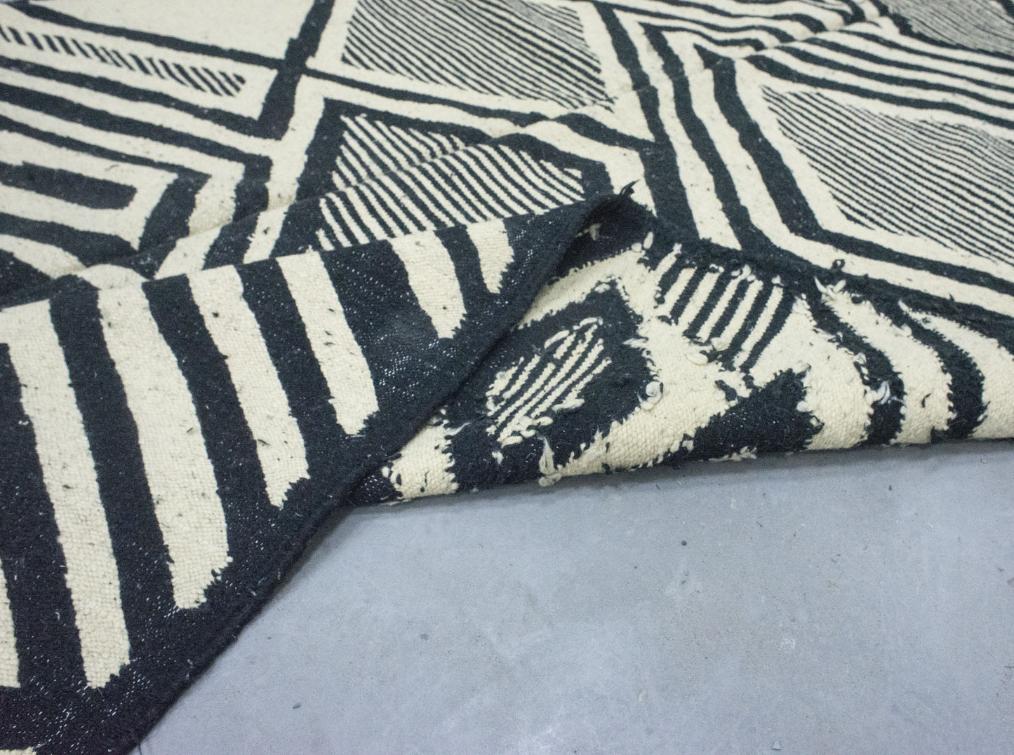 Moroccan Rug 7x11 | Handmade white black rug | Costume Wool Rug | Flat woven kilim Rug