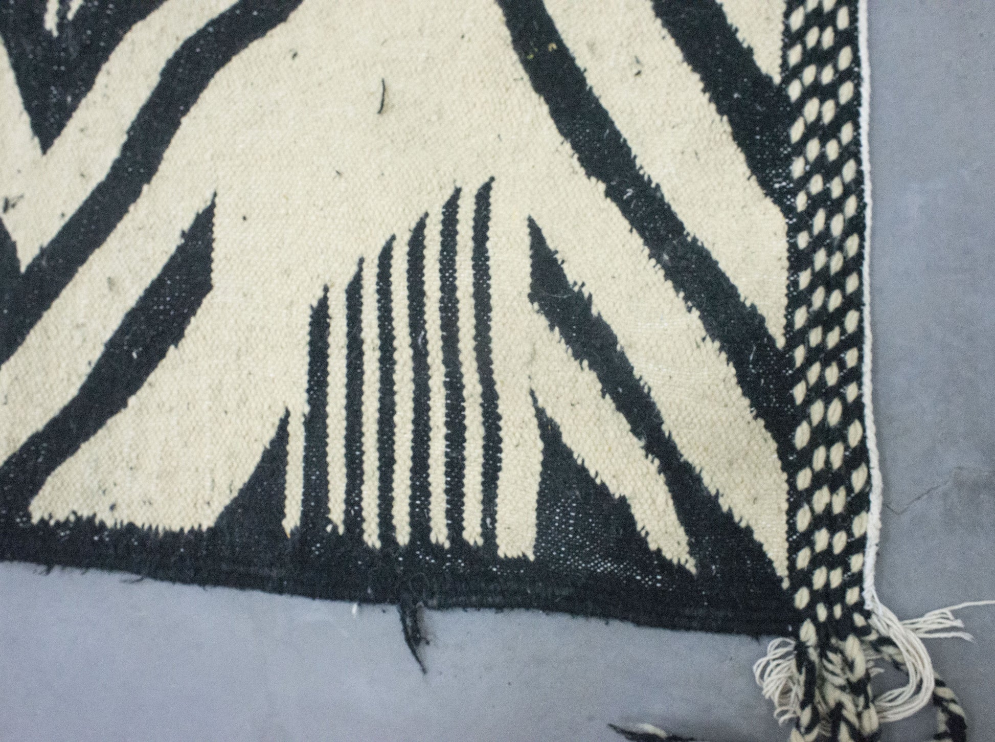 Moroccan Rug 7x11 | Handmade white black rug | Costume Wool Rug | Flat woven kilim Rug