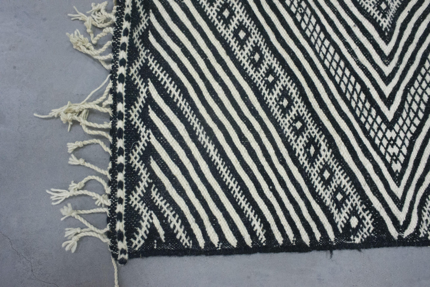 Moroccan Rug 7x11 | Handmade white black rug | Costume Wool Rug | Flat woven kilim Rug