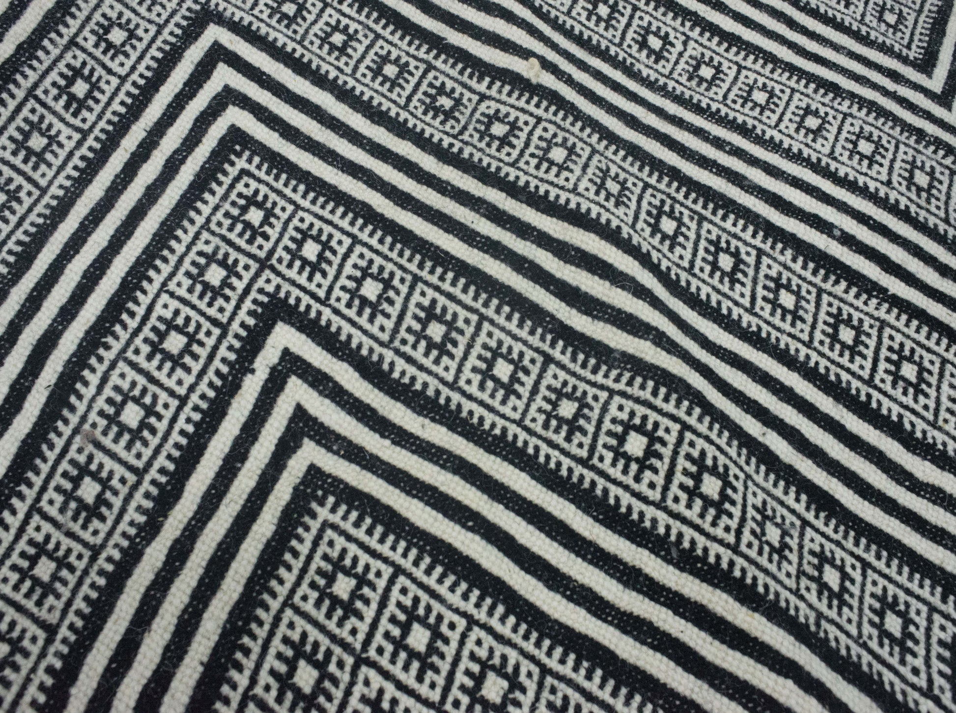 Moroccan Rug 7x11 | Handmade white black rug | Costume Wool Rug | Flat woven kilim Rug