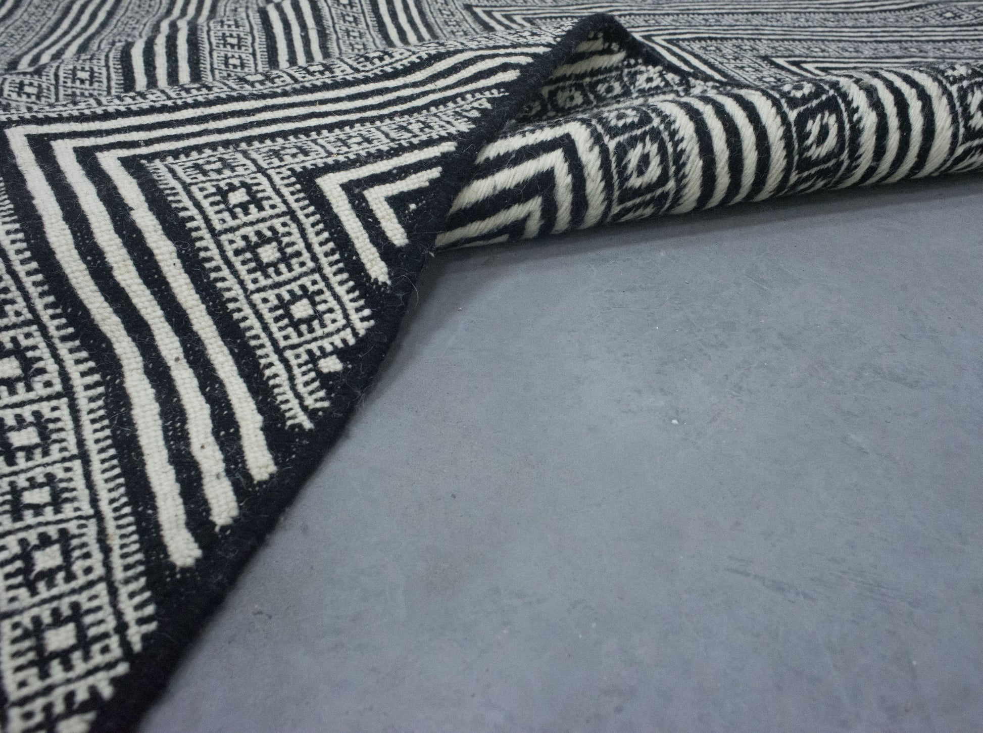 Moroccan Rug 7x11 | Handmade white black rug | Costume Wool Rug | Flat woven kilim Rug