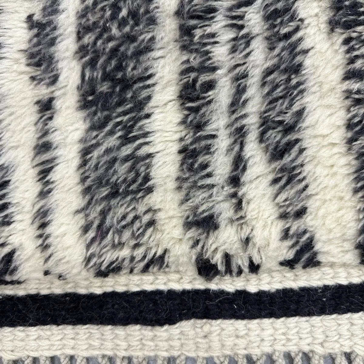 Ikram Berber Moroccan Rug Handmaade Mrirt