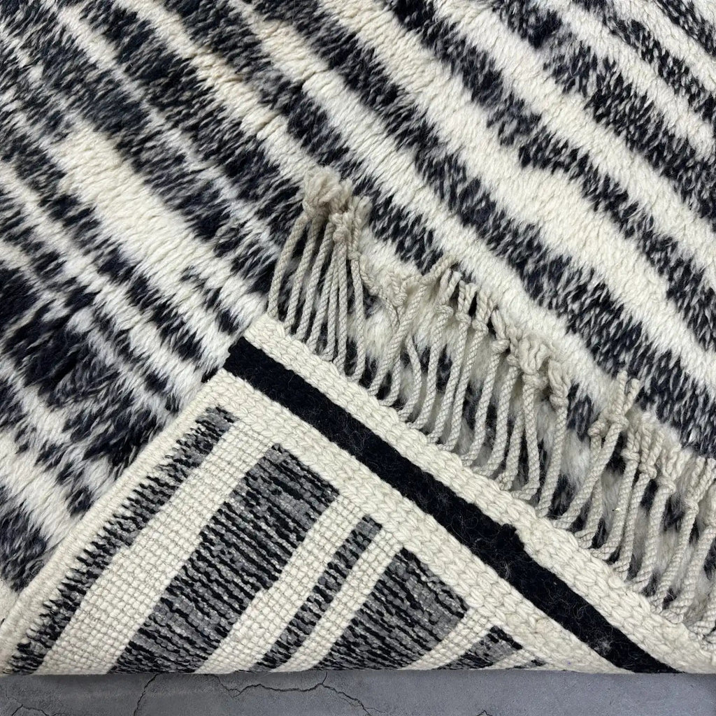 Ikram Berber Moroccan Rug Handmaade Mrirt