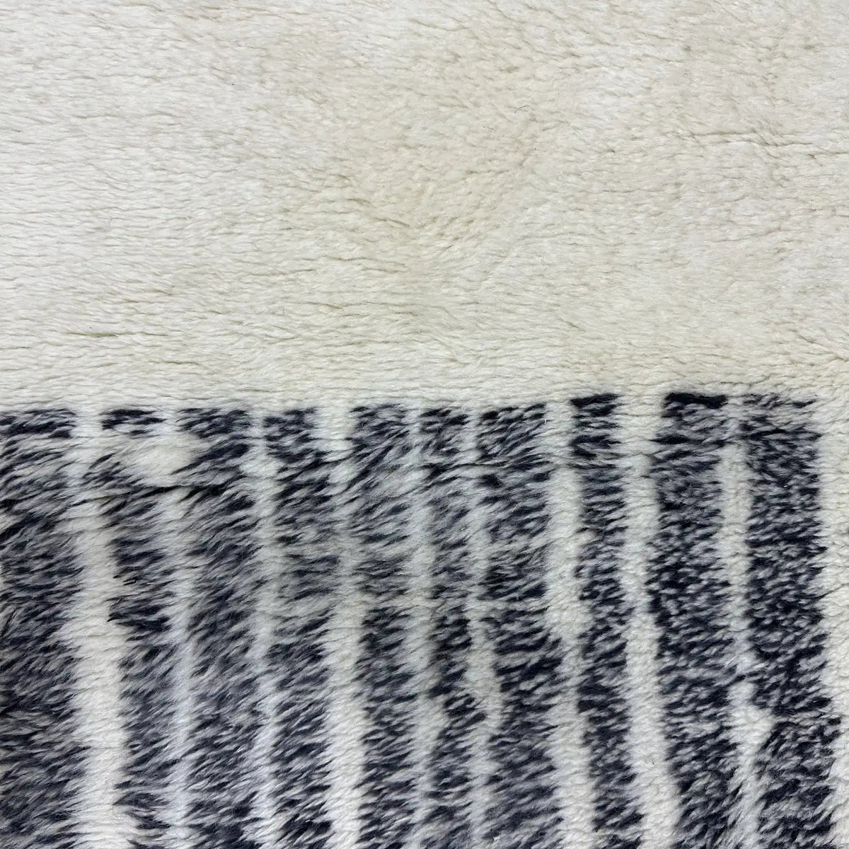 Ikram Berber Moroccan Rug Handmaade Mrirt