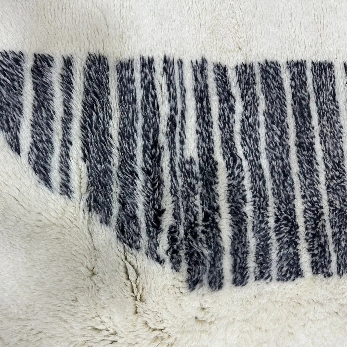 Ikram Berber Moroccan Rug Handmaade Mrirt
