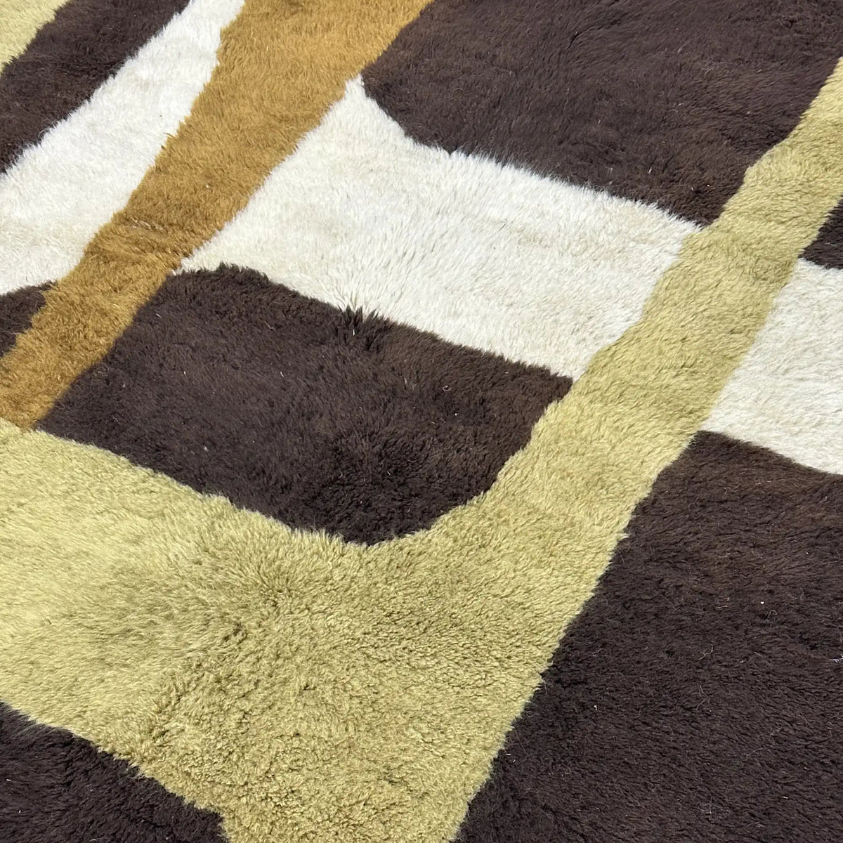 Fatiha Berber Moroccan Rug Handmaade Mrirt