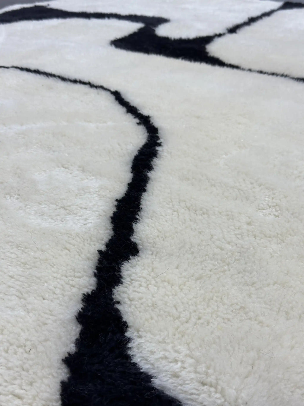 Tifawt Berber Handwoven Beni Mrirt Rug