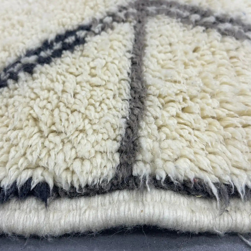 Tamou Berber Moroccan Beni Mrirt Rug