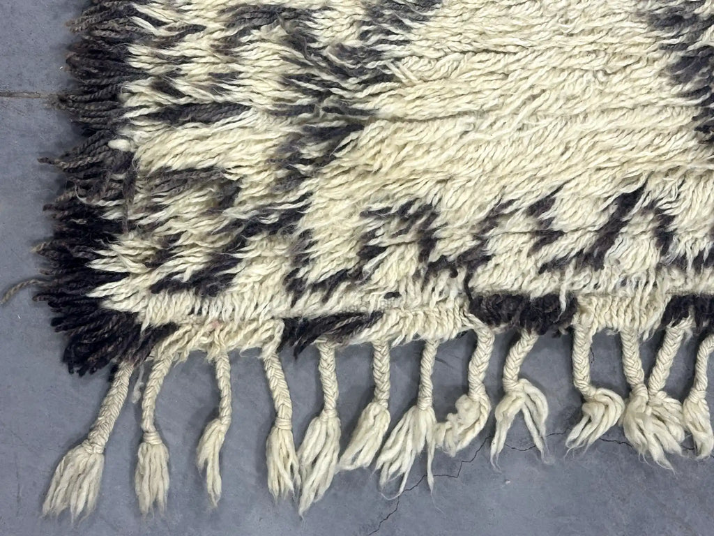 Sawaba Checkered Rug <br> 276 x 180 CM