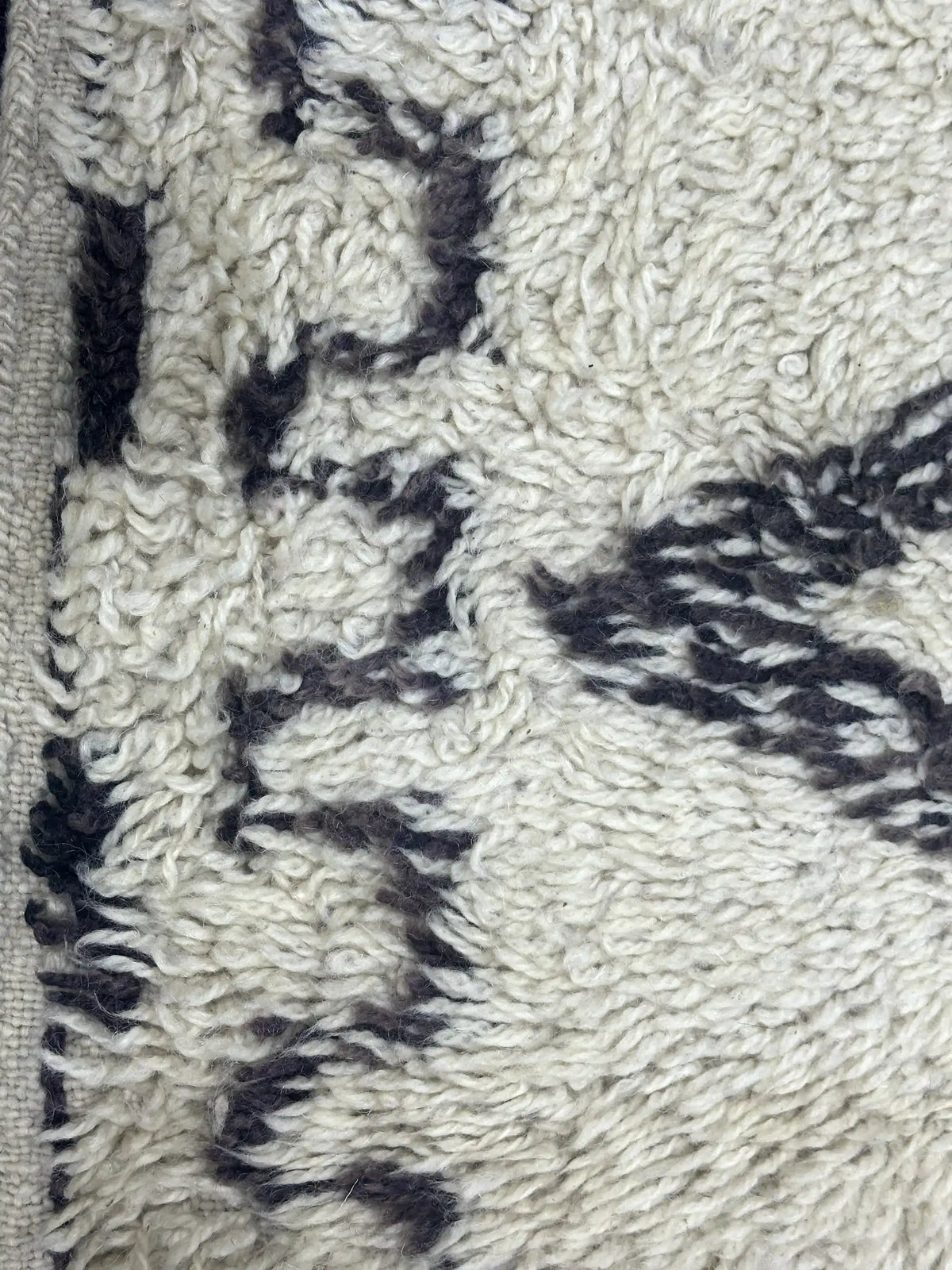 Sawaba Checkered Rug <br> 276 x 180 CM