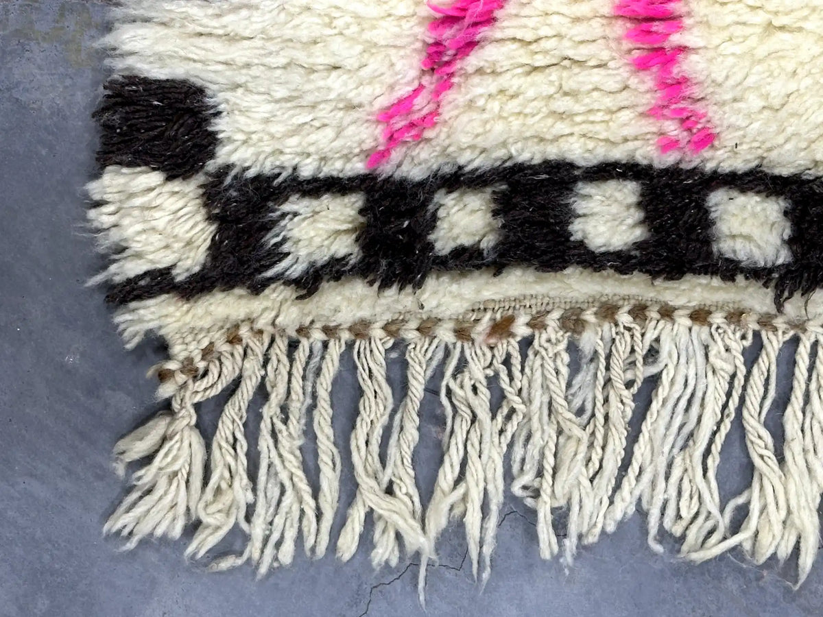 Dareb Checkered Rug <br> 275 x 175 CM