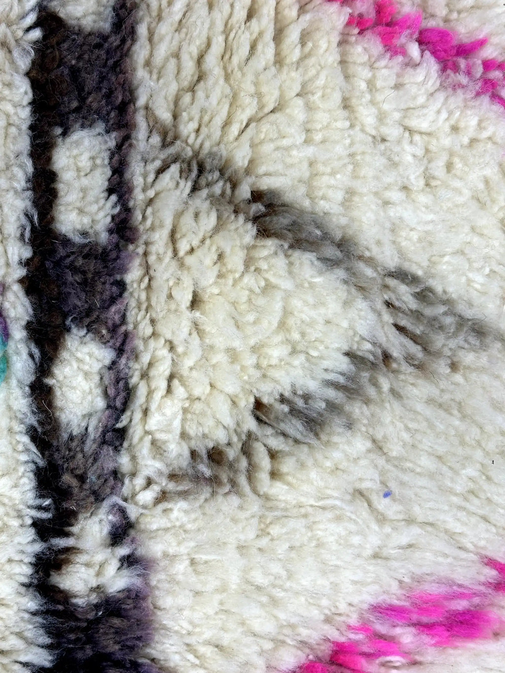 Dareb Checkered Rug <br> 275 x 175 CM