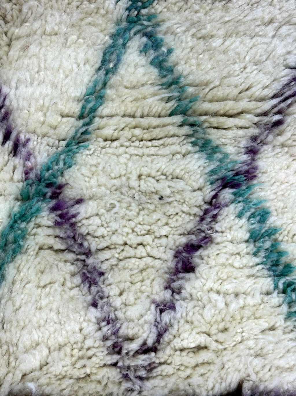 Dareb Checkered Rug <br> 275 x 175 CM