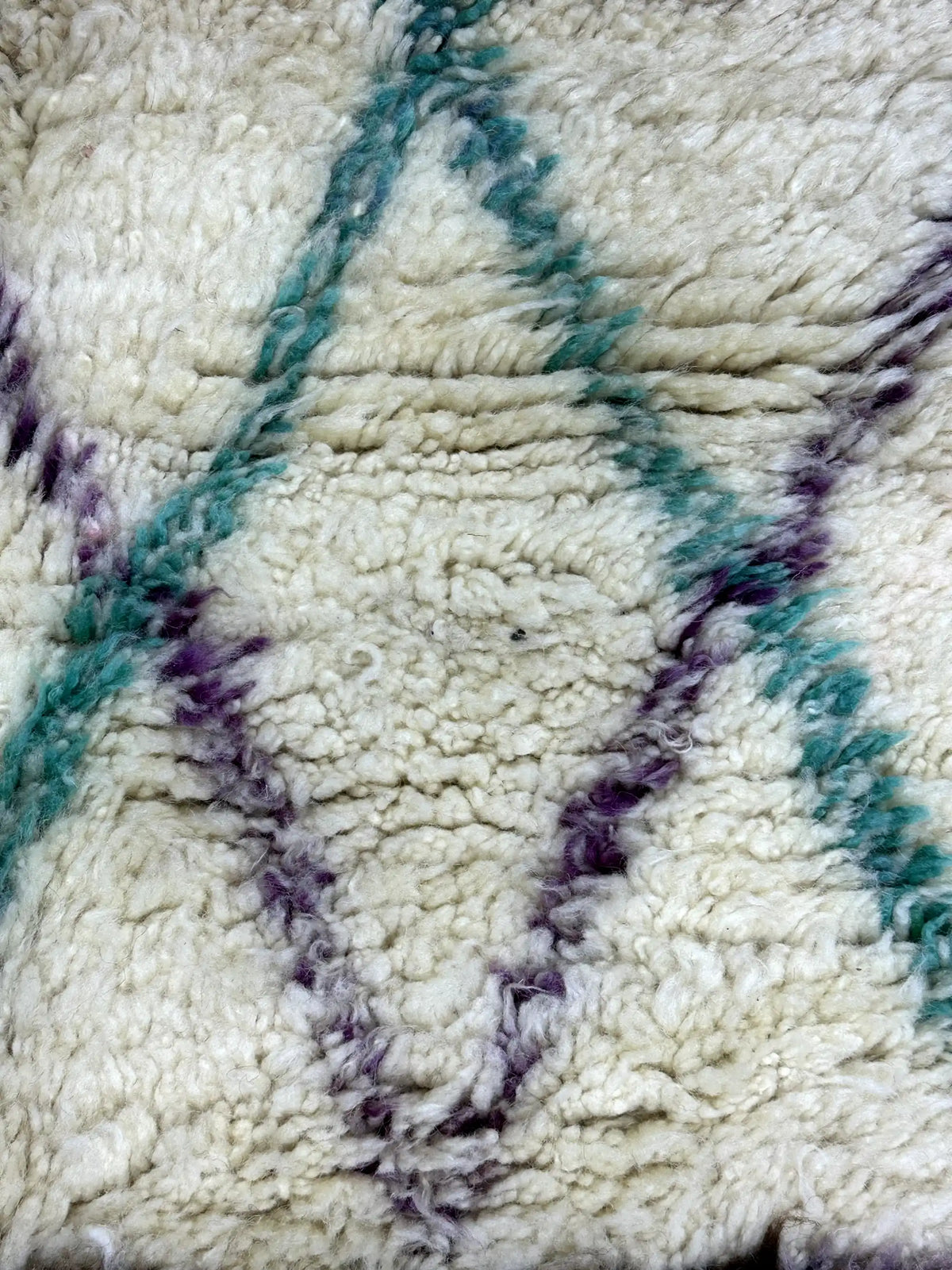 Dareb Checkered Rug <br> 275 x 175 CM
