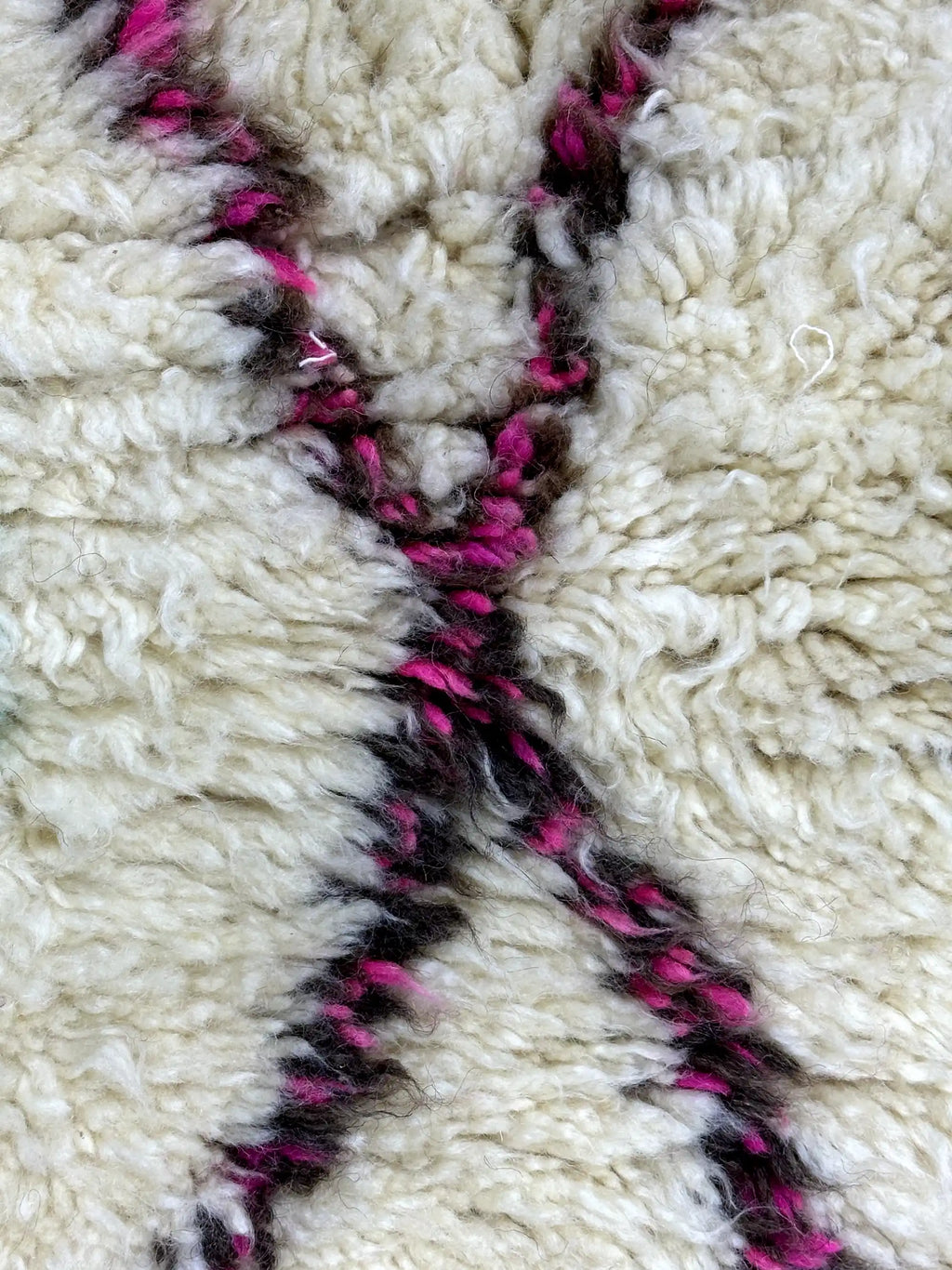 Dareb Checkered Rug <br> 275 x 175 CM