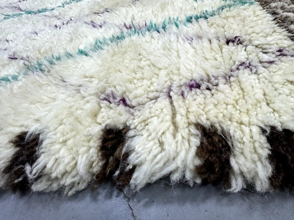 Dareb Checkered Rug <br> 275 x 175 CM