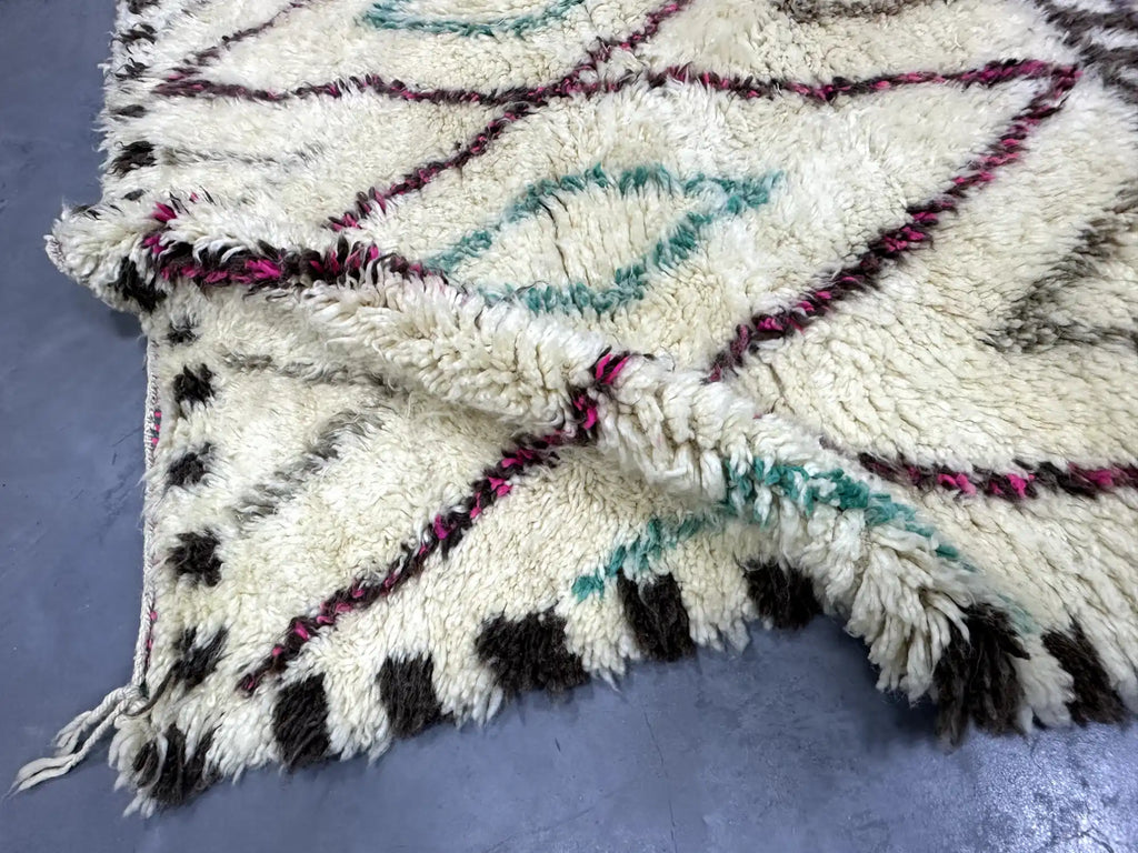 Dareb Checkered Rug <br> 275 x 175 CM