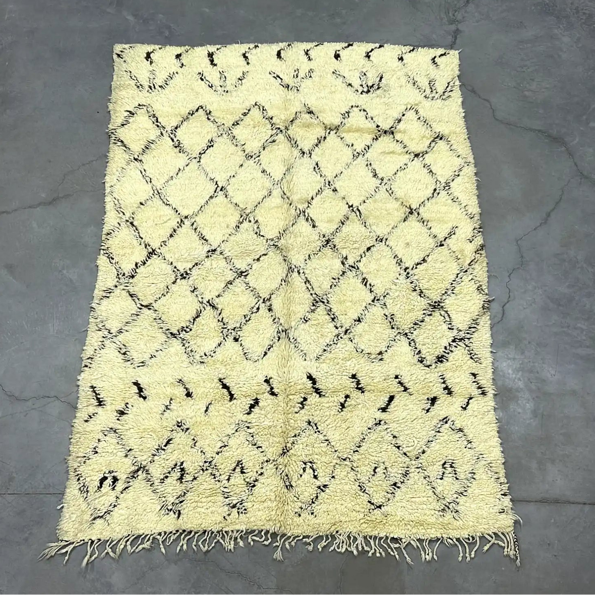 Daife Vintage Mrirt Rug <br> 270 x 175 CM