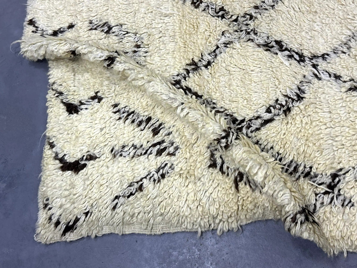 Daife Vintage Mrirt Rug <br> 270 x 175 CM
