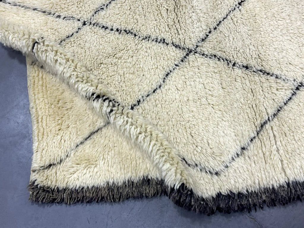 Alamin Checkered Rug <br> 285 x 180 CM