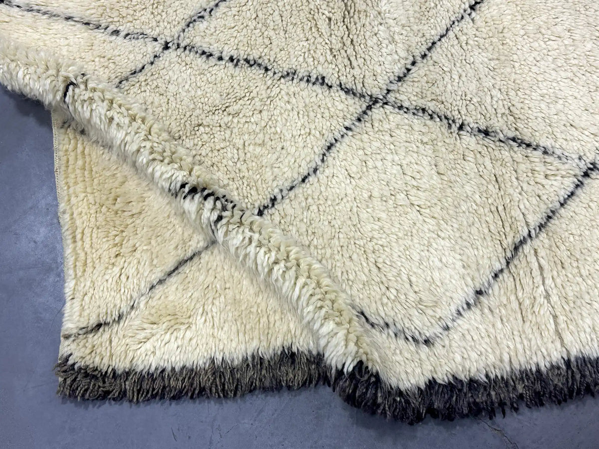 Alamin Checkered Rug <br> 285 x 180 CM