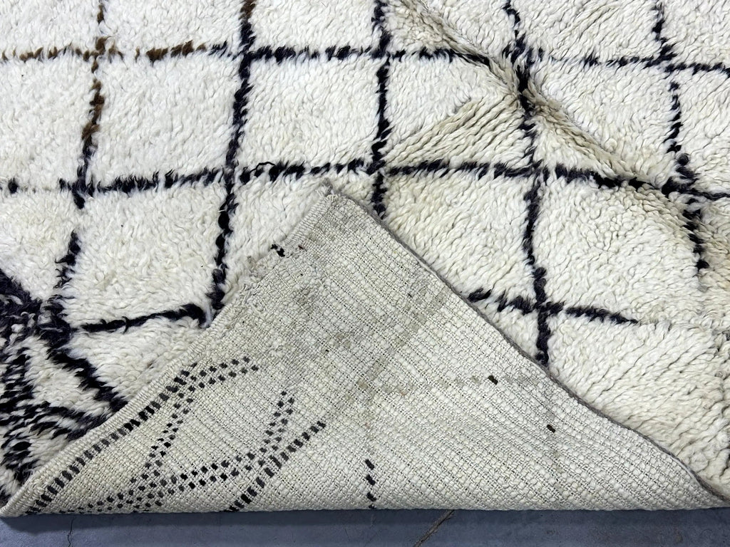 Motakin Checkered Rug <br> 260 x 170 CM