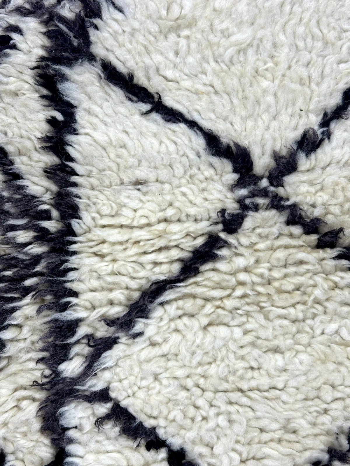 Motakin Checkered Rug <br> 260 x 170 CM