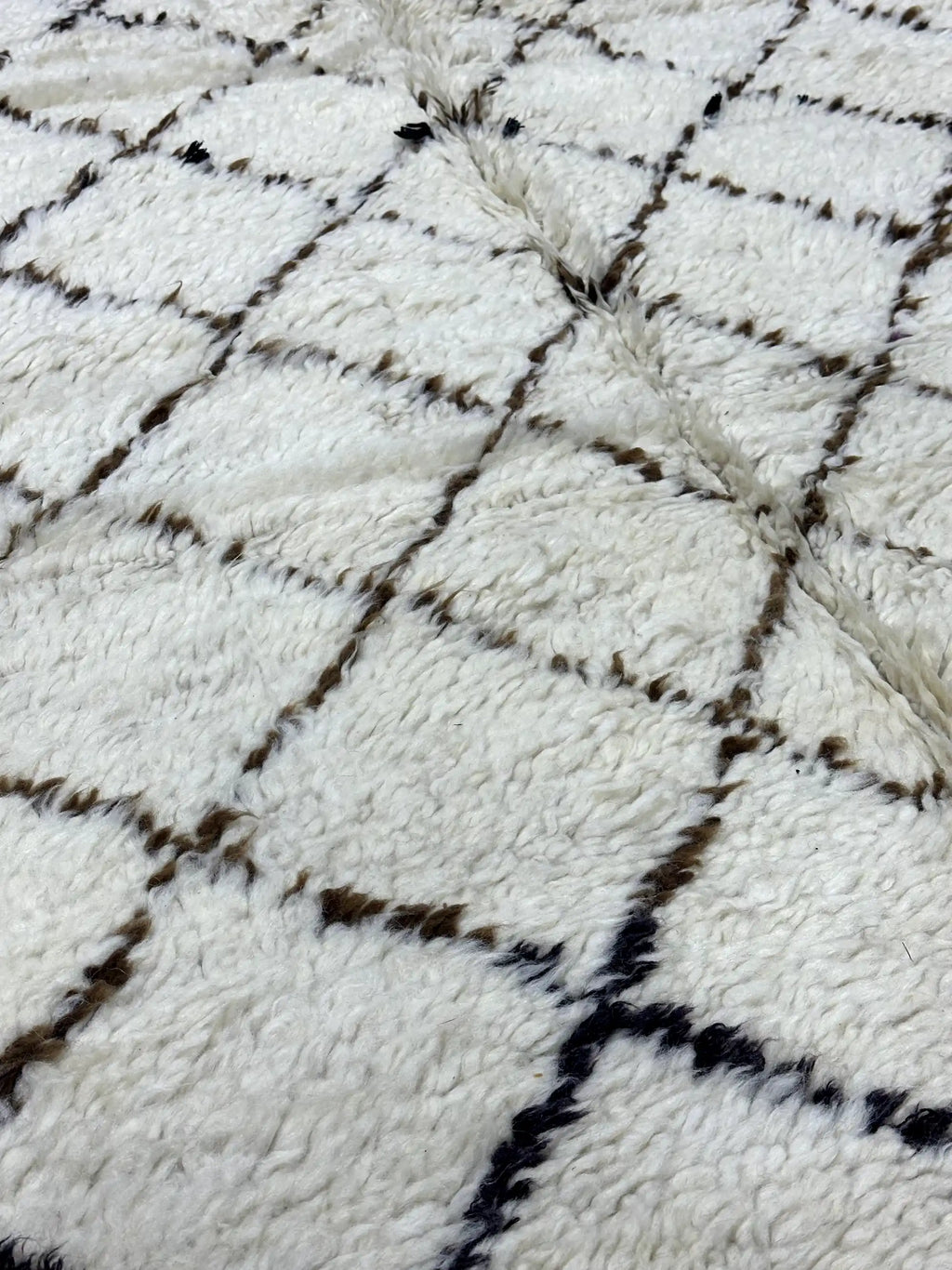 Motakin Checkered Rug <br> 260 x 170 CM