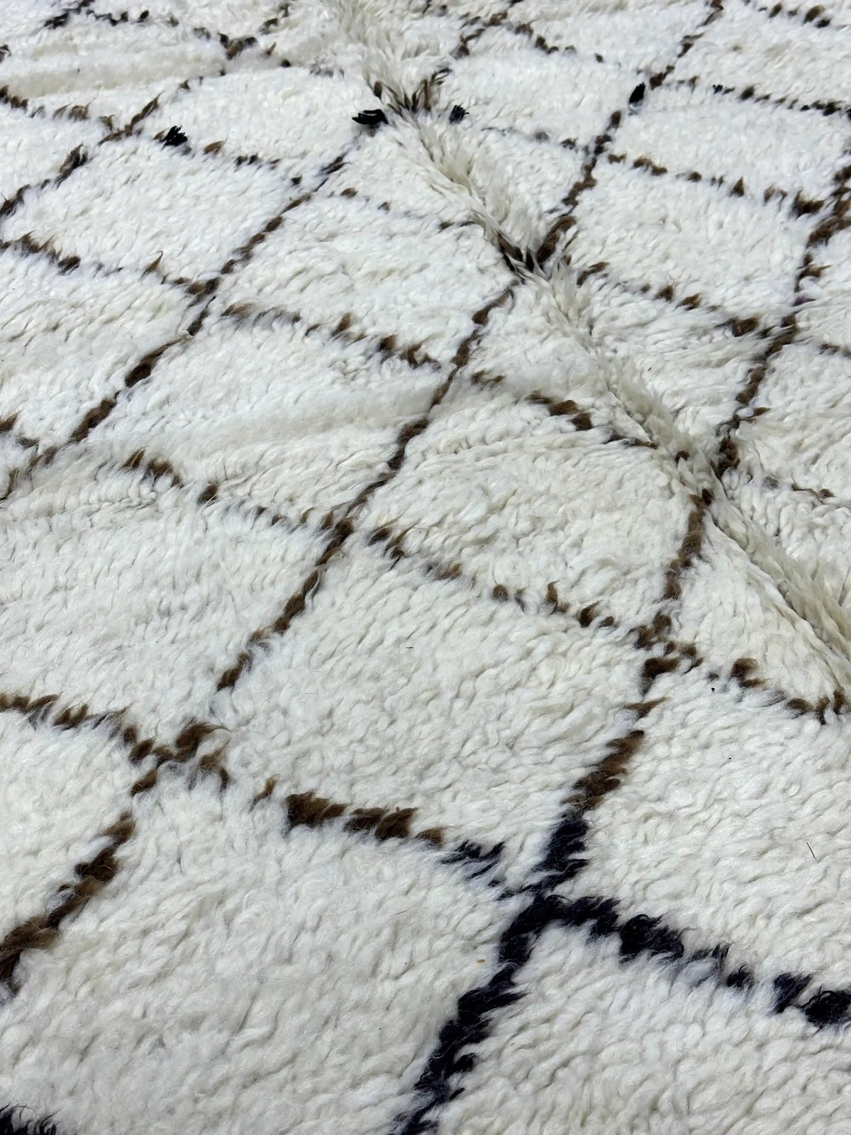 Motakin Checkered Rug <br> 260 x 170 CM