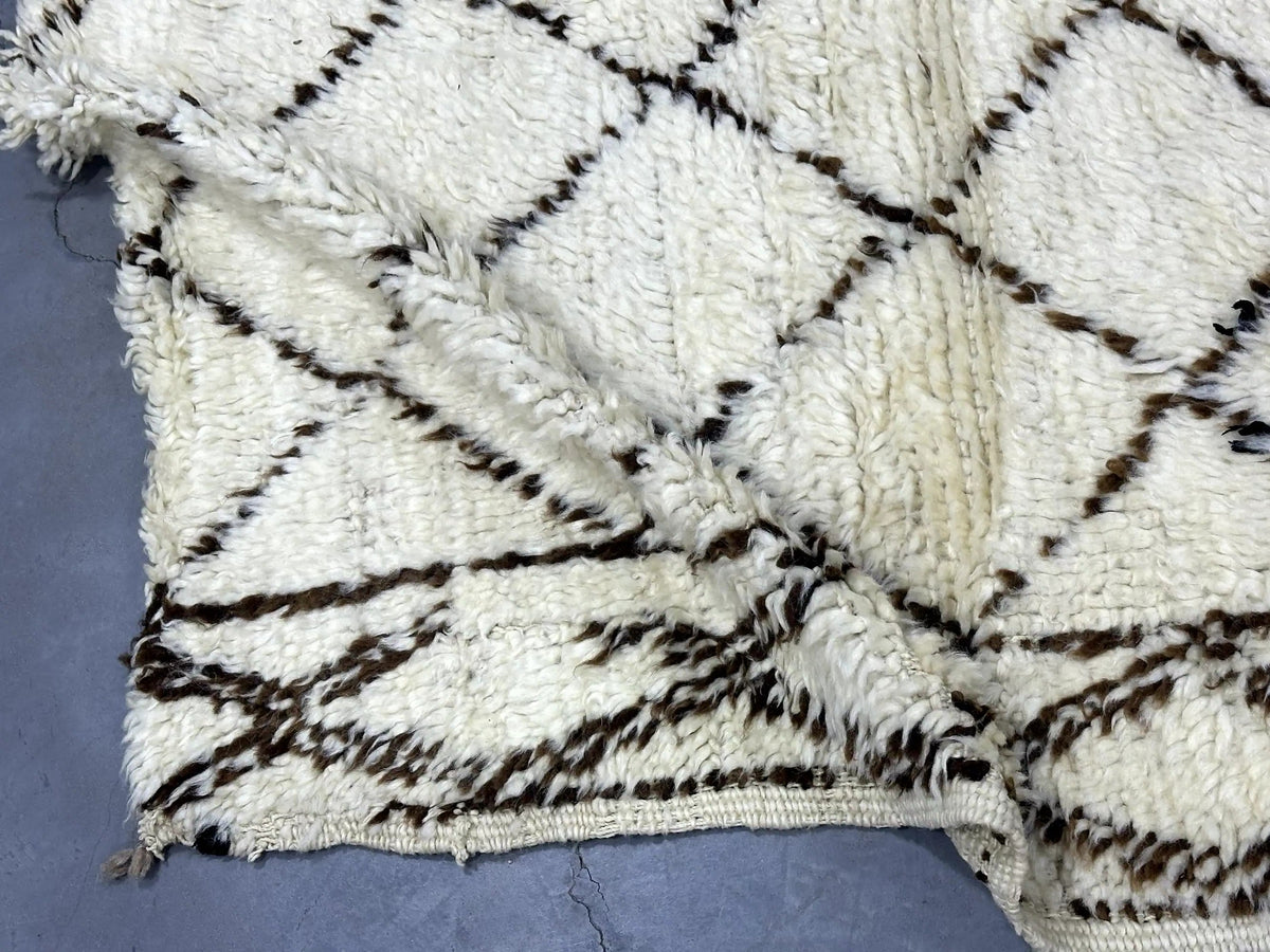 Motakin Checkered Rug <br> 260 x 170 CM