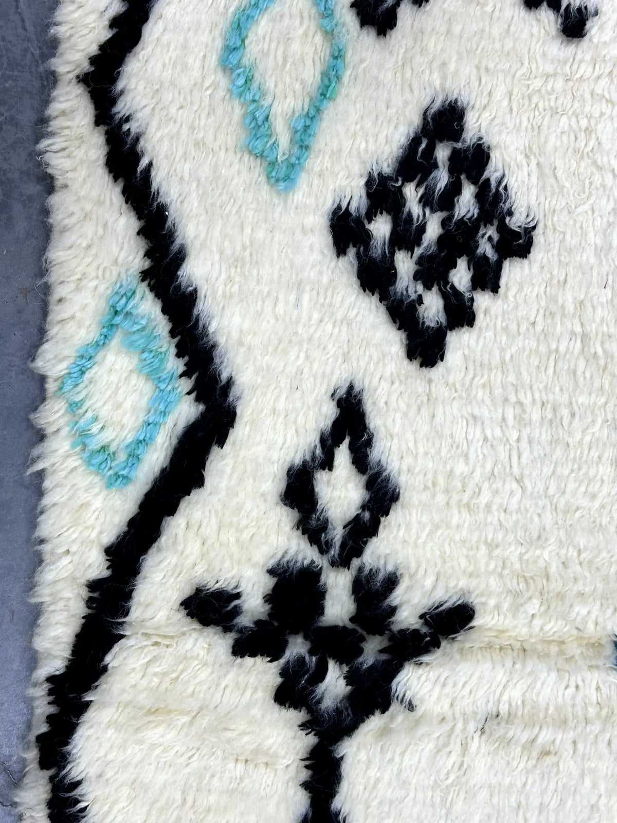 Mohima Berber Azilal Rug <br> 300 x 200 CM